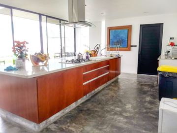 CASA EN VENTA EN FRACC. NAVARRA! A 500m FEDERAL A ATLIXCO! ENORME JARDÍN!
