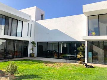 CASA EN VENTA EN FRACC. NAVARRA! A 500m FEDERAL A ATLIXCO! ENORME JARDÍN!