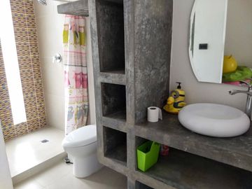 CASA EN VENTA EN FRACC. NAVARRA! A 500m FEDERAL A ATLIXCO! ENORME JARDÍN!
