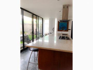 CASA EN VENTA EN FRACC. NAVARRA! A 500m FEDERAL A ATLIXCO! ENORME JARDÍN!