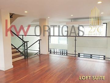 Luxury Townhouse with Roofdeck for Sale in Mariposa, QC