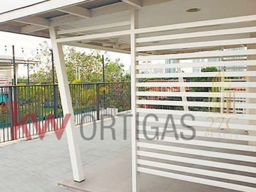 Luxury Townhouse with Roofdeck for Sale in Mariposa, QC