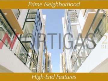 Luxury Townhouse with Roofdeck for Sale in Mariposa, QC
