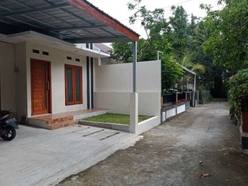 RUMAH GANDOK GANG KEMUNING PUNCANGANOM NGEMPLAK SLEMAN DIY