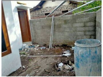 Rumah Dijual Murah di Purwomartani ada Sisa Tanah Halaman Rumah