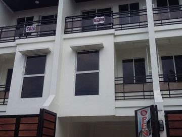 DILIMAN QUEZON CITY WITH 2-PARKING 3-BEDROOM NEAR KALAYAAN