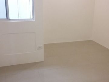 DILIMAN QUEZON CITY WITH 2-PARKING 3-BEDROOM NEAR KALAYAAN