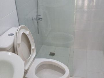 DILIMAN QUEZON CITY WITH 2-PARKING 3-BEDROOM NEAR KALAYAAN