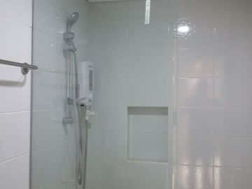 DILIMAN QUEZON CITY WITH 2-PARKING 3-BEDROOM NEAR KALAYAAN