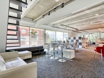 Gran Oficina Duplex en Ciudad Empresarial (UF 51/m2)!!!