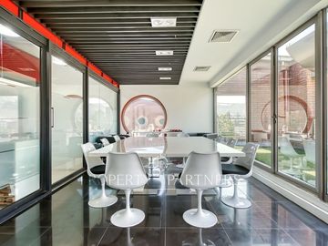 Gran Oficina Duplex en Ciudad Empresarial (UF 51/m2)!!!