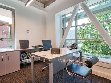 Gran Oficina Duplex en Ciudad Empresarial (UF 51/m2)!!!