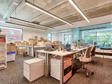 Gran Oficina Duplex en Ciudad Empresarial (UF 51/m2)!!!