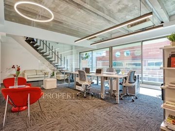 Gran Oficina Duplex en Ciudad Empresarial (UF 51/m2)!!!