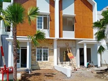 Rumah Mewah 2 Lantai di Grand Sekar Asri Dau