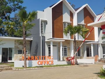Rumah Mewah 2 Lantai di Grand Sekar Asri Dau
