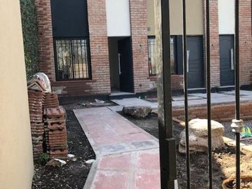 Estrene Duplex 3 Ambientes Apto Crédito con cochera y fondo
