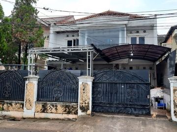 Rumah di Pancoran, 2Lt, Strategis, Komplek di Pancoran Timur