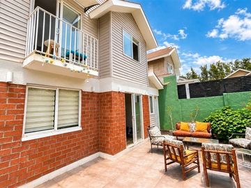 Casa en venta 3D+3B, Los Castaños, Las Vizcachas