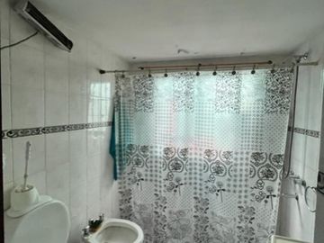 CASA 5 AMB EN VENTA EN FLORES