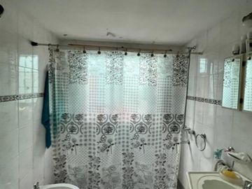CASA 5 AMB EN VENTA EN FLORES