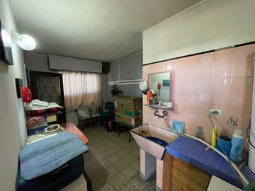 DEPARTAMENTO TIPO DUPLEX EN PLANTA ALTA 4 AMBIENTES MAS DEPENDENCIA, QUINCHO CON PARRILLA, TERRAZA PROPIA Y COCHERA CUBIERTA