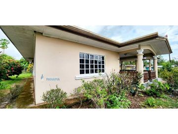 En Venta residencia frente a la VIA BOQUETE en Dolega