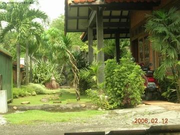 Rumah di Jambangan, STRATEGIS, MODEL ETNIK, TIDAK BANJIR