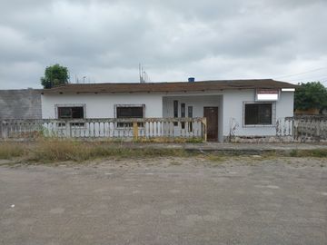 Puerto Cayo: Se Vende Casa Cerca del Mar en Puerto Cayo