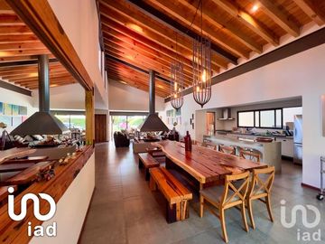 Casa en Venta en Avándaro, Valle de Bravo, Mexico