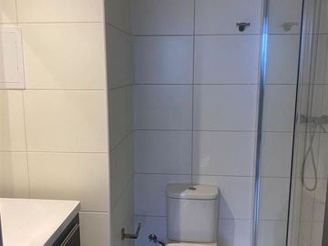 En venta moderno dpto 1D, semi-nuevo en la Cisterna.