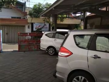 *Dijual lahan buat tempat parkir mobil ada rumahnya Kupang panjaan sawahan Surabaya*