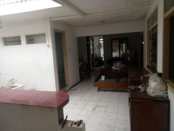 Rumah di jemur sari