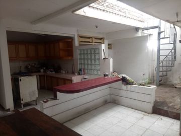 Rumah di jemur sari