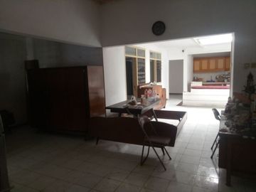 Rumah di jemur sari