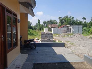 Special Price! Rumah Baru Tipe 33 Dekat Exit Tol Jogja-Solo