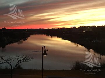 Venta - Casa 6 Ambientes al Rio, Jardín, Pileta - El Golf, Nordelta, Tigre