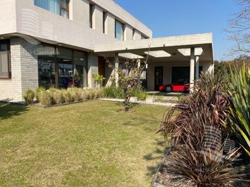 Venta - Casa 6 Ambientes al Rio, Jardín, Pileta - El Golf, Nordelta, Tigre