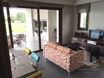 Venta - Casa 6 Ambientes al Rio, Jardín, Pileta - El Golf, Nordelta, Tigre