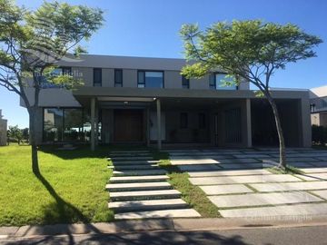 Venta - Casa 6 Ambientes al Rio, Jardín, Pileta - El Golf, Nordelta, Tigre
