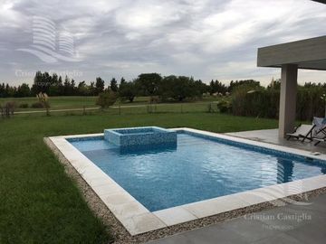 Venta - Casa 6 Ambientes al Rio, Jardín, Pileta - El Golf, Nordelta, Tigre