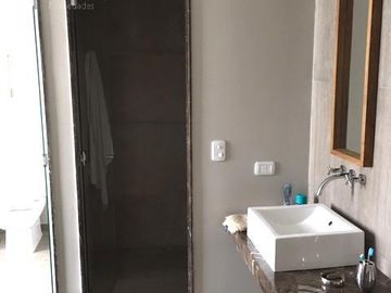Venta - Casa 6 Ambientes al Rio, Jardín, Pileta - El Golf, Nordelta, Tigre