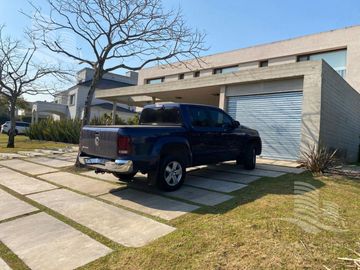 Venta - Casa 6 Ambientes al Rio, Jardín, Pileta - El Golf, Nordelta, Tigre