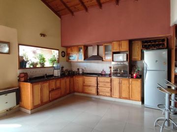 CASA VENTA EL PALOMAR 4 AMBIENTES