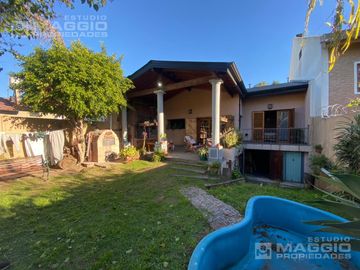 CASA VENTA EL PALOMAR 4 AMBIENTES