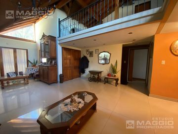 CASA VENTA EL PALOMAR 4 AMBIENTES
