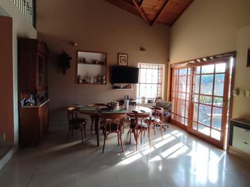 CASA VENTA EL PALOMAR 4 AMBIENTES