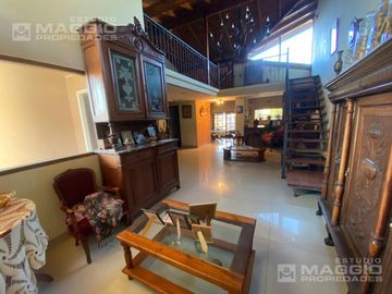 CASA VENTA EL PALOMAR 4 AMBIENTES