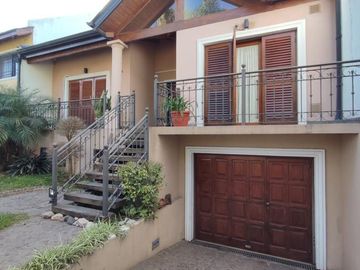 CASA VENTA EL PALOMAR 4 AMBIENTES