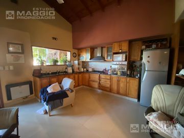 CASA VENTA EL PALOMAR 4 AMBIENTES